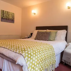 The Grove 3*, Skelmanthorpe United Kingdom